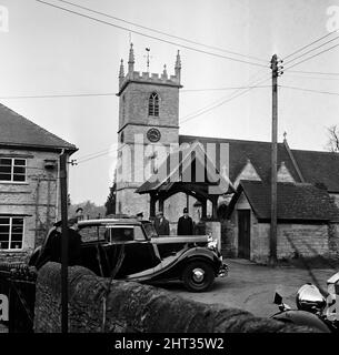 Nell'Oxfordshire viene effettuata una prova completa dei funerali di Sir Winston Churchill. La scena alla Chiesa di San Martino, Bladon. 28th gennaio 1965. Foto Stock