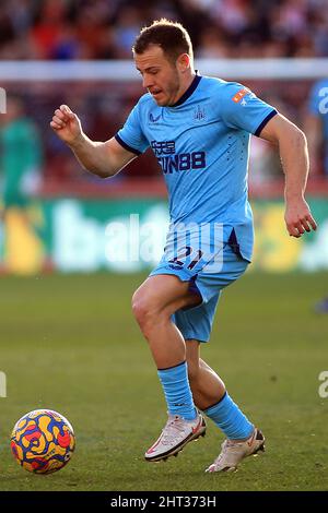 Londra, Regno Unito. 26th Feb 2022. Ryan Fraser di Newcastle Unted in azione durante il gioco. Partita della Premier League, Brentford contro Newcastle Utd al Brentford Community Stadium di Brentford, Londra, sabato 26th febbraio 2022. Questa immagine può essere utilizzata solo per scopi editoriali. Solo per uso editoriale, licenza richiesta per uso commerciale. Nessun uso in scommesse, giochi o un singolo club/campionato/player pubblicazioni. pic di Steffan Bowen/Andrew Orchard sport fotografia/Alamy Live news credito: Andrew Orchard sport fotografia/Alamy Live News Foto Stock