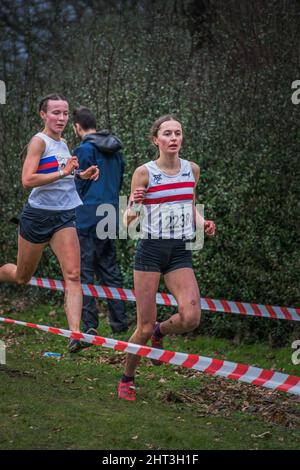 Falkirk, Regno Unito. , . Gli atleti XC di Lindsay si sfidano nel corso di cross country allestito al callander Park di falkirk Today Credit: Reiss McGuire/Alamy Live News Foto Stock