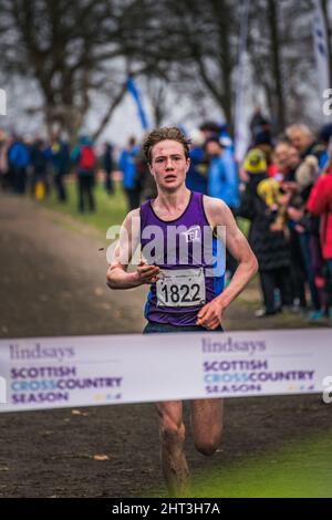 Falkirk, Regno Unito. , . Gli atleti XC di Lindsay si sfidano nel corso di cross country allestito al callander Park di falkirk Today Credit: Reiss McGuire/Alamy Live News Foto Stock