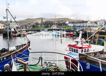 Barche da pesca ormeggiate nel porto di Girvan, Ayrshire, sul Firth of Clyde Coast, Scozia, Regno Unito Foto Stock