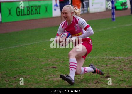 Darlington, Inghilterra, 26 febbraio 2022. Heather Cowell ha segnato una prova per Harlequins Women contro DMP Durham Sharks in una partita Premier 15s alla Darlington Arena. Credito: Colin Edwards Foto Stock