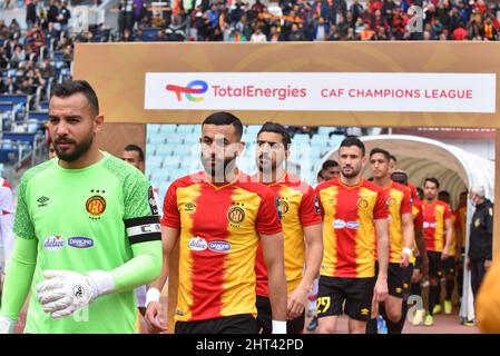 Tunisi, Tunisia. 31st maggio 2020. I giocatori di Esperance Sportive Tunisia si allineano durante la partita di calcio CAF Champions League 2021- 22 tra Esperance sportive Tunisia e …toile Sportive du Sahel a Rades. (Punteggio finale: Esperance sportive 0:0 …toile Sportive du Sahel) Credit: SOPA Images Limited/Alamy Live News Foto Stock