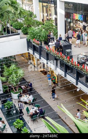 Bal Harbour Florida Bal Harbour Shops elegante centro commerciale di lusso firmato shopping multilivello palme paesaggio Foto Stock