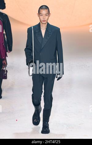Milano, Italia. 26th Feb 2022. IMBUSH Autunno/Inverno 2022-23 Runway durante la settimana della Moda di Milano, Febbraio 2022 - Milano, Italia. 26/02/2022 Credit: dpa/Alamy Live News Foto Stock