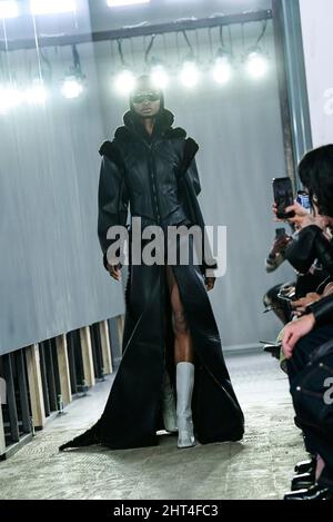 Milano, Italia. 26th Feb 2022. TRUSSARDI Autunno/Inverno 2022-23 Runway durante la settimana della Moda di Milano, Febbraio 2022 - Milano, Italia. 26/02/2022 Credit: dpa/Alamy Live News Foto Stock