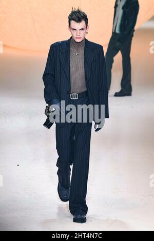 Milano, Italia. 26th Feb 2022. IMBUSH Autunno/Inverno 2022-23 Runway durante la settimana della Moda di Milano, Febbraio 2022 - Milano, Italia. 26/02/2022 Credit: dpa/Alamy Live News Foto Stock