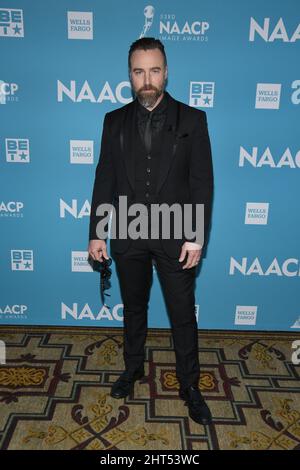 Los Angeles, Stati Uniti. 26th Feb 2022. Dustin Harnish arriva al 53rd NAACP Image Awards Viewing Party tenuto presso l'Hollywood Roosevelt di Los Angeles, CA sabato 26 febbraio 2022. (Foto di Sthanlee B. Mirador/Sipa USA) Credit: Sipa USA/Alamy Live News Foto Stock