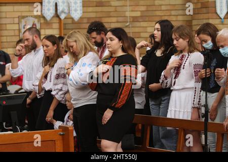 Sydney, Australia. 27th febbraio 2022. Santa Liturgia alla Chiesa Ucraina di Sant'Andrea, 57 Chiesa San credito: Richard Milnes/Alamy Live News Foto Stock