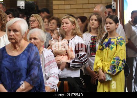 Sydney, Australia. 27th febbraio 2022. Santa Liturgia alla Chiesa Ucraina di Sant'Andrea, 57 Chiesa San credito: Richard Milnes/Alamy Live News Foto Stock