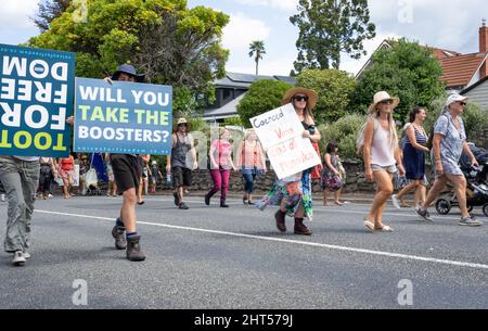 Tauranga Nuova Zelanda - Febbraio 26 2022; la gente locale che partecipa alla pandemia covid anti-mandato proteggere marzo. Foto Stock