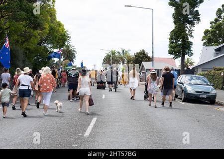 Tauranga Nuova Zelanda - Febbraio 26 2022; la gente locale che partecipa alla pandemia covid anti-mandato proteggere marzo. Foto Stock