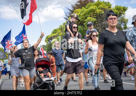 Tauranga Nuova Zelanda - Febbraio 26 2022; la gente locale che partecipa alla pandemia covid anti-mandato proteggere marzo. Foto Stock