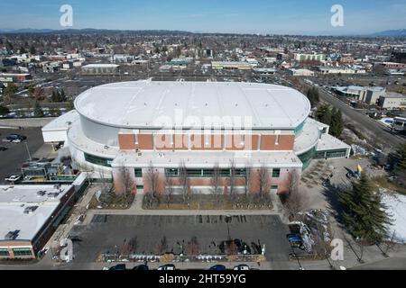 Vista aerea della Spokane Veterans Memorial Arena, sabato 26 febbraio 2022, a Spokane, Washington la struttura è la sede dei capi Spokane di Th Foto Stock