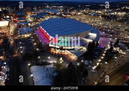 Vista aerea della Spokane Veterans Memorial Arena, sabato 26 febbraio 2022, a Spokane, Washington la struttura è la sede dei capi Spokane di Th Foto Stock