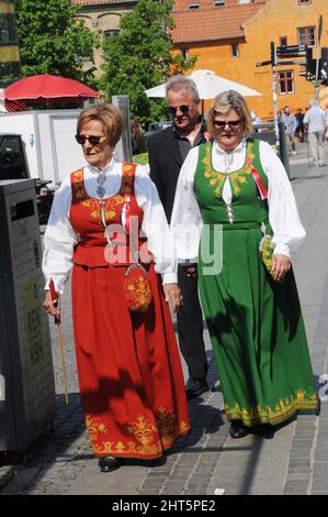 Copenaghen/Danimarca 17..Maggio 2018  Norwegain celebrare la loro festa nazionale del 17 maggio 2018 norvegese con abito nazionale e con la loro bandiera norwegain in Copenhagen.. (Foto.Francesco Giuseppe decano / Deanpictures. Foto Stock