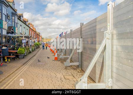 Le difese delle alluvioni sul fiume sette a Bewdley Foto Stock
