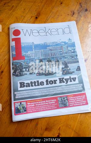 'Battle for Kyiva' Ucraina Russia invasione conflitto i prima pagina del giornale il 26 febbraio 2022 Londra Inghilterra Regno Unito Gran Bretagna Foto Stock