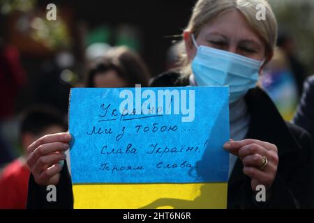 Cassino, Italia. Febbraio 27, 2022. Manifestazione contro la guerra in Ucraina. Credit: Antonio Nardelli / Alamy Live News Foto Stock