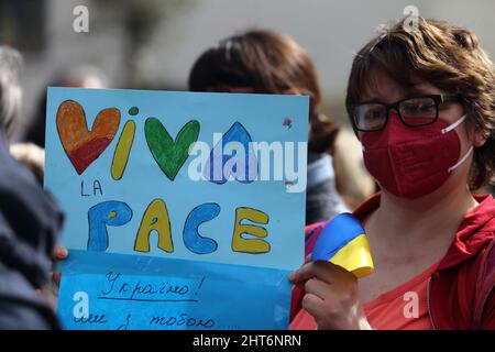 Cassino, Italia. Febbraio 27, 2022. Manifestazione contro la guerra in Ucraina. Credit: Antonio Nardelli / Alamy Live News Foto Stock