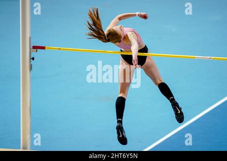 APELDOORN, PAESI BASSI - FEBBRAIO 27: Britt Weerman che gareggia durante la NK Atletiek a Omnisport il 27 Febbraio 2022 ad Apeldoorn, Paesi Bassi (Foto di Andre Weening/Orange Pictures) Foto Stock