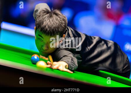 MILTON KEYNES, REGNO UNITO. 27th Feb 2022. Ronnie o’Sullivan / Fan Zhengyi in finale durante i 2022 European Masters alla Marshall Arena di domenica 27 febbraio 2022 a MILTON KEYNES, INGHILTERRA. Credit: Taka G Wu/Alamy Live News Foto Stock