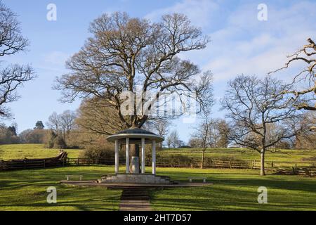 il monumento della magna carta a runnymede london eretto nel 1957 dall'associazione americana dei bar Foto Stock