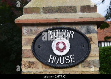 tudor casa, targa nome, suffolk, inghilterra Foto Stock