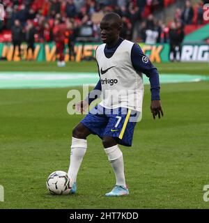 Ngolo Kant di Chelsea si riscalda durante la finale della Coppa EFL di Carabao tra Chelsea e Liverpool al Wembley Stadium di Londra, Inghilterra, il 27 febbraio 2022. Foto di Ken Sparks. Solo per uso editoriale, licenza richiesta per uso commerciale. Nessun utilizzo nelle scommesse, nei giochi o nelle pubblicazioni di un singolo club/campionato/giocatore. Foto Stock