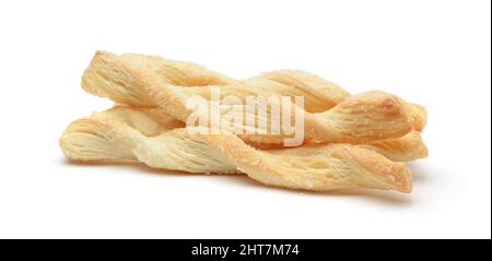 Gruppo di bastoncini di pasta sfoglia con zucchero isolato su bianco. Vista laterale. Foto Stock