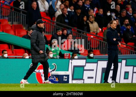 Londra, Regno Unito. 27th Feb 2022. Il Liverpool Manager Jurgen Klopp e il Chelsea Manager Thomas Tuchel durante la finale della Coppa Carabao tra Chelsea e Liverpool al Wembley Stadium il 27th 2022 febbraio a Londra, Inghilterra. (Foto di Paul Chesterton/phcimages.com) Credit: PHC Images/Alamy Live News Foto Stock