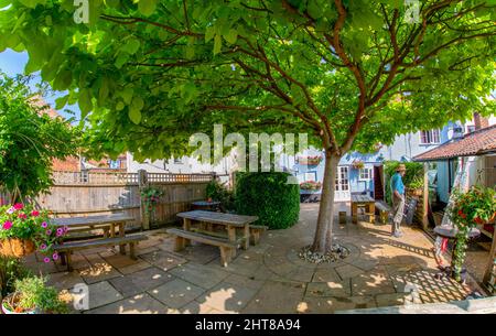 Birreria all'aperto presso il Castle Inn, Bungay. Foto Stock