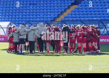 Liverpool, Regno Unito. 27th Feb 2022. Liverpool, Inghilterra, Febbraio 27t Liverpool team huddle dopo la partita di Vitality Womens fa Cup tra Liverpool e Arsenal al Prenton Park a Liverpool, Inghilterra Natalie Mincher/SPP Credit: SPP Sport Press Photo. /Alamy Live News Foto Stock