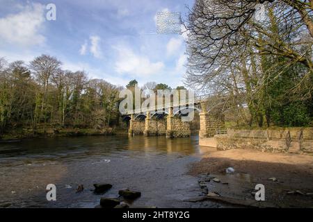 Un ponte che attraversa il fiume Lune a Crook o Lune in Lancashire, Regno Unito Foto Stock