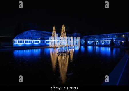 La mostra Winter GLOW al New York Botanical Garden nel Bronx, New York nel 2022 Foto Stock