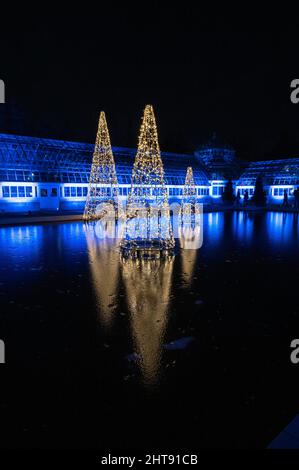 La mostra Winter GLOW al New York Botanical Garden nel Bronx, New York nel 2022 Foto Stock