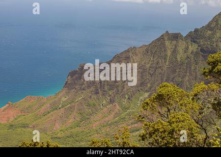 Vista panoramica dall'alto dalla valle di Napili a Kauai, Hawai Foto Stock