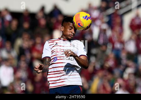 Torino, Italia. 27 febbraio 2022. Dalbert Henrique di Cagliari Calcio in azione durante la serie Una partita di calcio tra Torino FC e Cagliari Calcio. Credit: Nicolò campo/Alamy Live News Foto Stock