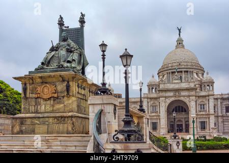 Victoria Memorial e statua di Victoria, Kolkata, Bengala Occidentale, India Foto Stock