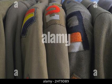 WW1 uniformi appese Foto Stock