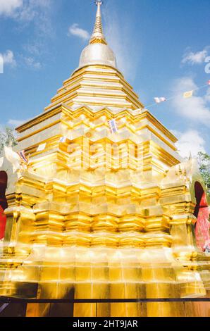 Foto verticale di un tempio a Chiang mai, Thailandia Foto Stock