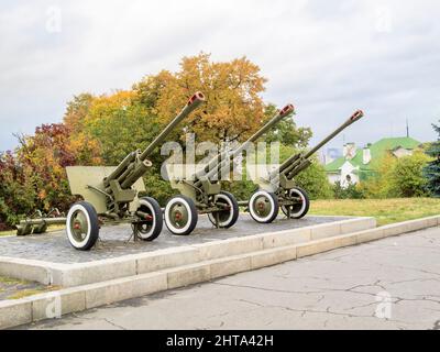 WW2 armi da artiglieria al Museo Nazionale di Storia dell'Ucraina nella seconda Guerra Mondiale (ex Museo della Grande Guerra Patriottica), Kiev, Ucraina Foto Stock