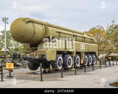 Hardware militare al Museo Nazionale di Storia dell'Ucraina nella seconda Guerra Mondiale (ex Museo della Grande Guerra Patriottica), Kiev, Ucraina Foto Stock