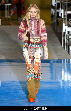 Milano, Italia. 27th Feb 2022. Dsquared2 Autunno/Inverno 2022-23 Runway durante la settimana della Moda di Milano, 2022 febbraio - Milano, Italia. 27/02/2022 Credit: dpa/Alamy Live News Foto Stock