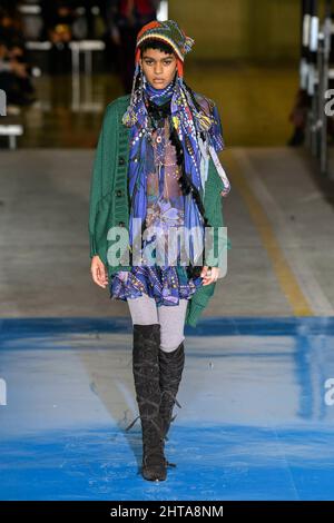 Milano, Italia. 27th Feb 2022. Dsquared2 Autunno/Inverno 2022-23 Runway durante la settimana della Moda di Milano, 2022 febbraio - Milano, Italia. 27/02/2022 Credit: dpa/Alamy Live News Foto Stock