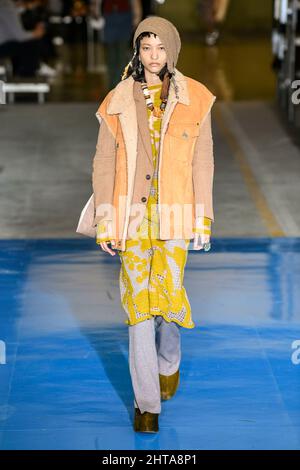 Milano, Italia. 27th Feb 2022. Dsquared2 Autunno/Inverno 2022-23 Runway durante la settimana della Moda di Milano, 2022 febbraio - Milano, Italia. 27/02/2022 Credit: dpa/Alamy Live News Foto Stock