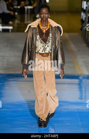 Milano, Italia. 27th Feb 2022. Dsquared2 Autunno/Inverno 2022-23 Runway durante la settimana della Moda di Milano, 2022 febbraio - Milano, Italia. 27/02/2022 Credit: dpa/Alamy Live News Foto Stock