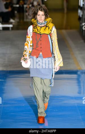 Milano, Italia. 27th Feb 2022. Dsquared2 Autunno/Inverno 2022-23 Runway durante la settimana della Moda di Milano, 2022 febbraio - Milano, Italia. 27/02/2022 Credit: dpa/Alamy Live News Foto Stock