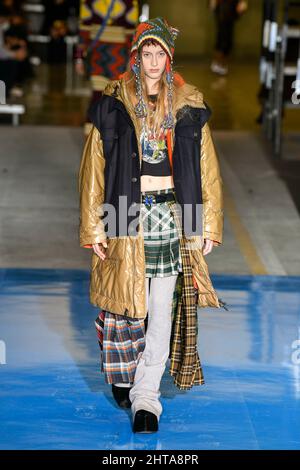 Milano, Italia. 27th Feb 2022. Dsquared2 Autunno/Inverno 2022-23 Runway durante la settimana della Moda di Milano, 2022 febbraio - Milano, Italia. 27/02/2022 Credit: dpa/Alamy Live News Foto Stock