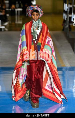 Milano, Italia. 27th Feb 2022. Dsquared2 Autunno/Inverno 2022-23 Runway durante la settimana della Moda di Milano, 2022 febbraio - Milano, Italia. 27/02/2022 Credit: dpa/Alamy Live News Foto Stock